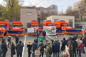 Дорожную технику производства «КрАЗ» передали региональным подразделениям «Укравтодора»