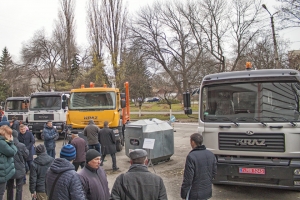 Коммунальные КрАЗы представили главам объединенных теробщин